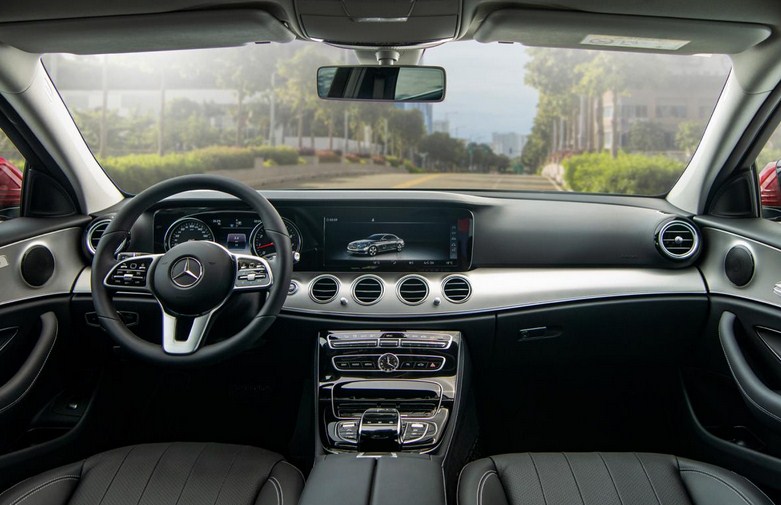 Mercedes E180: Thông số, Bảng giá & Ưu đãi tháng 02/2023