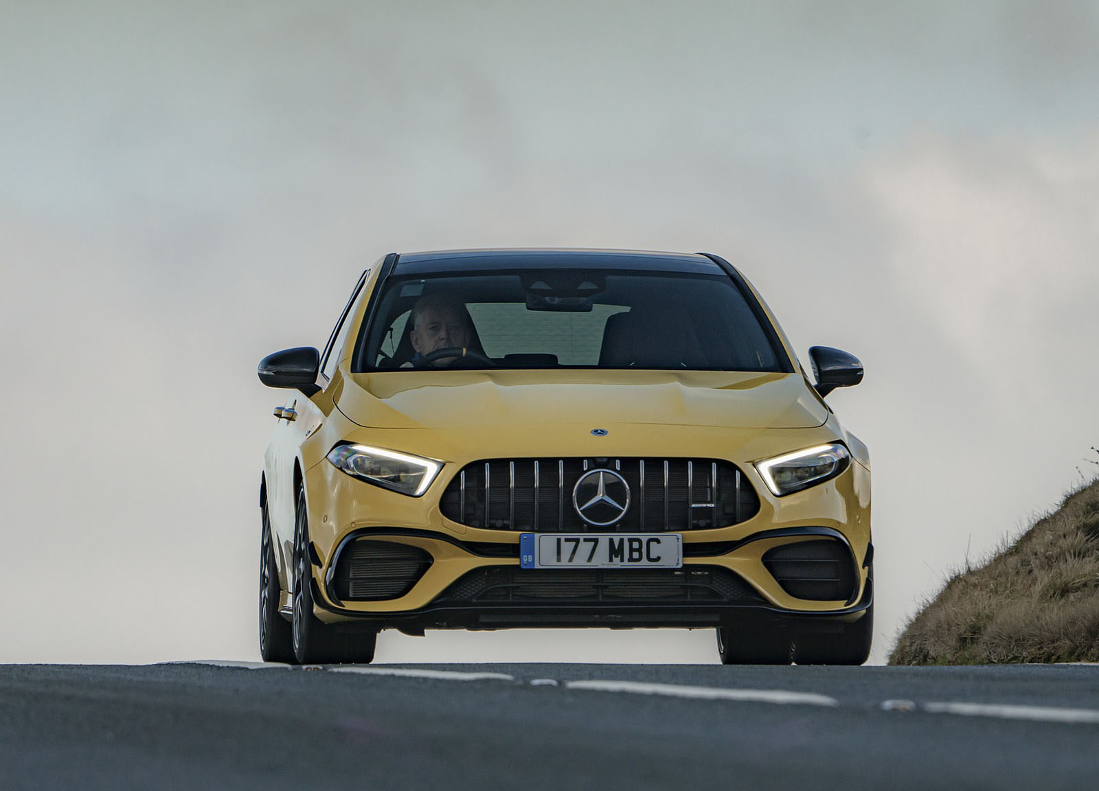 dau-xe-mercedes-amg-a-45-tinbanxe.jpg