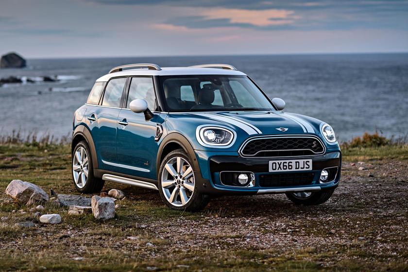 2020-mini-cooper-countryman-front-angle-view-tinbanxe.jpg