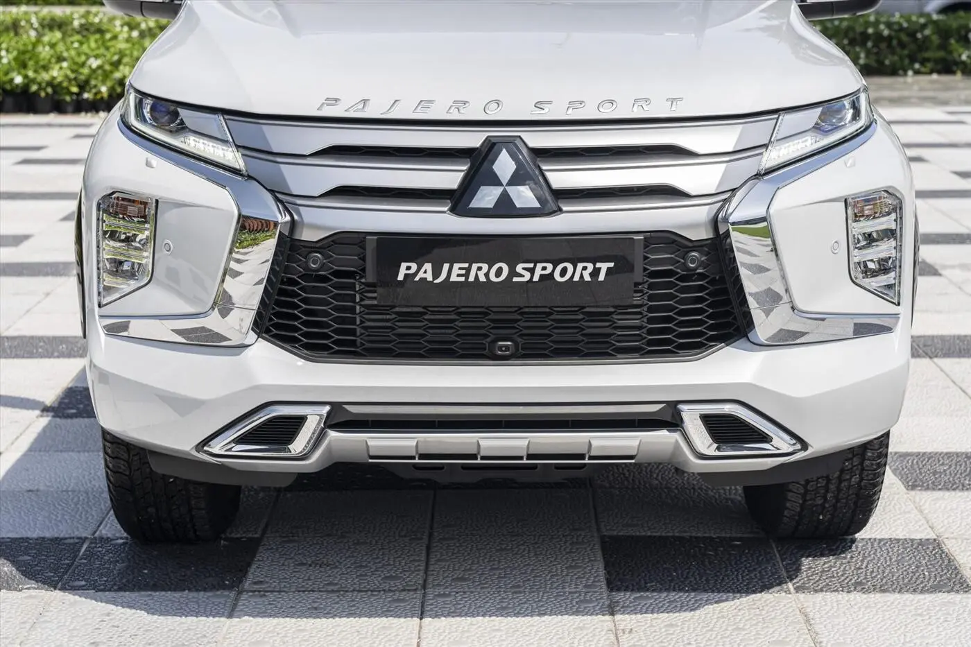 mitsubishi-pajero-ngoai-that-tinbanxe-4.jpg