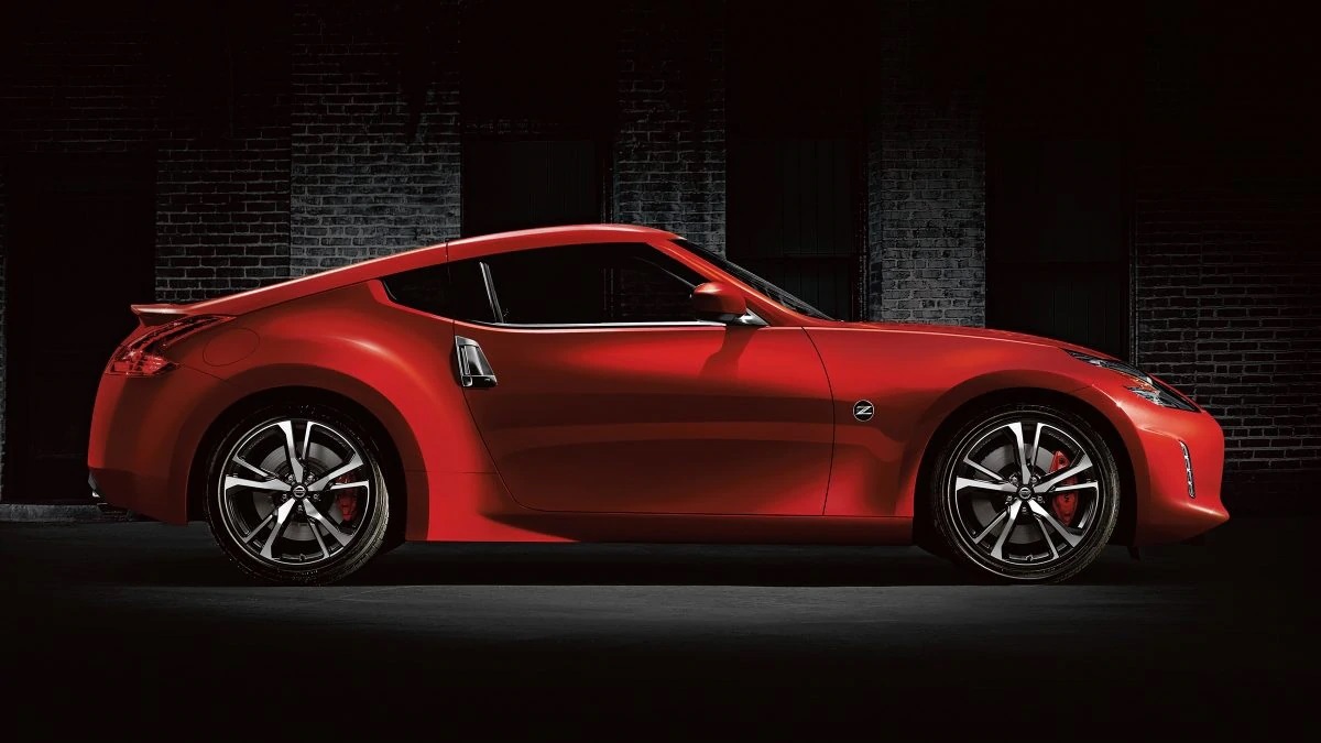 than-xe-nissan-370z.jpg