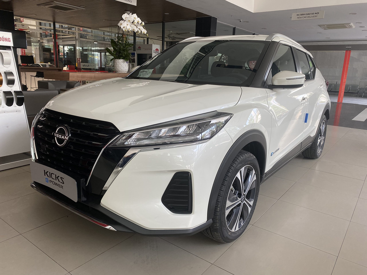 nissan-kicks-mausac-tinbanxe-3.jpg
