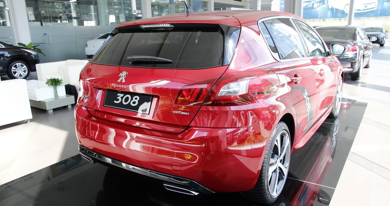 duoi-xe-peugeot-308.jpg