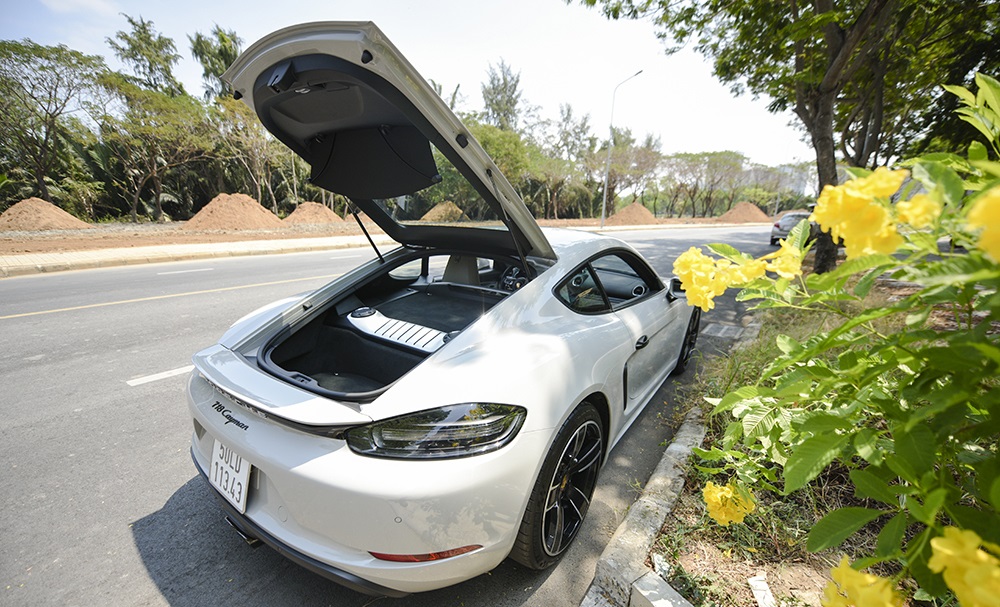 cum-duoi-xe-porsche-718-cayman.jpg