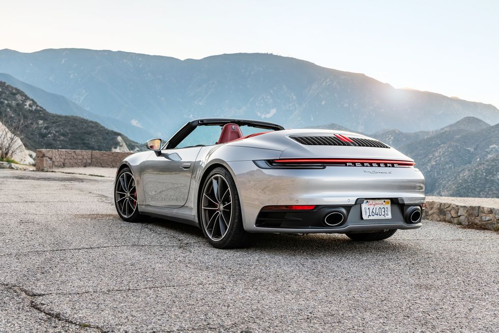 cum-duoi-xe-porsche-911-carrera-s-cabriolet.jpg