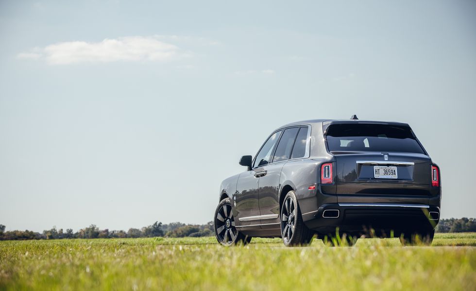 duoi-xe-rolls-royce-cullinan.jpg