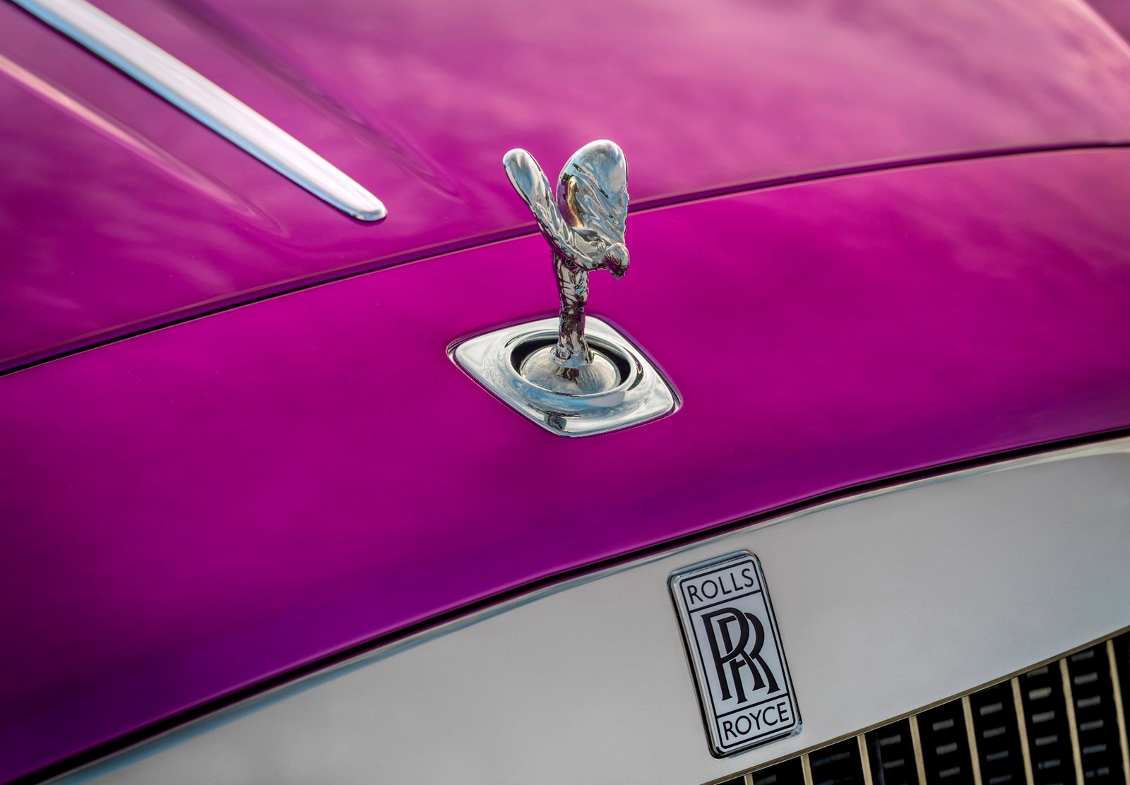 logo-bieu-tuong-rolls-royce-dawn-tinbanxe.jpg