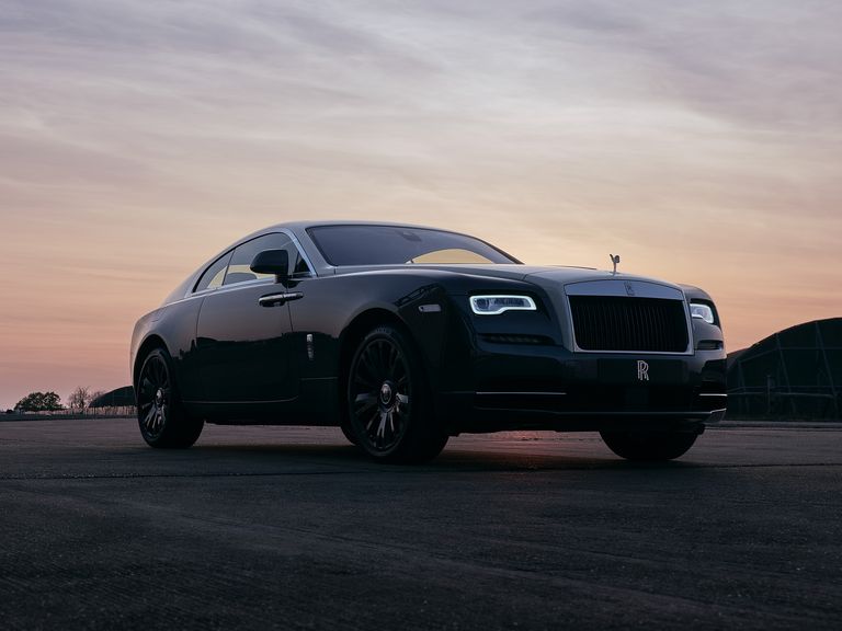 cum-den-truoc-rolls-royce-wraith.jpg