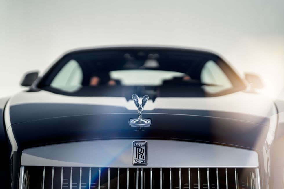 bieu-tuong-dau-xe-rolls-royce-wraith.jpg