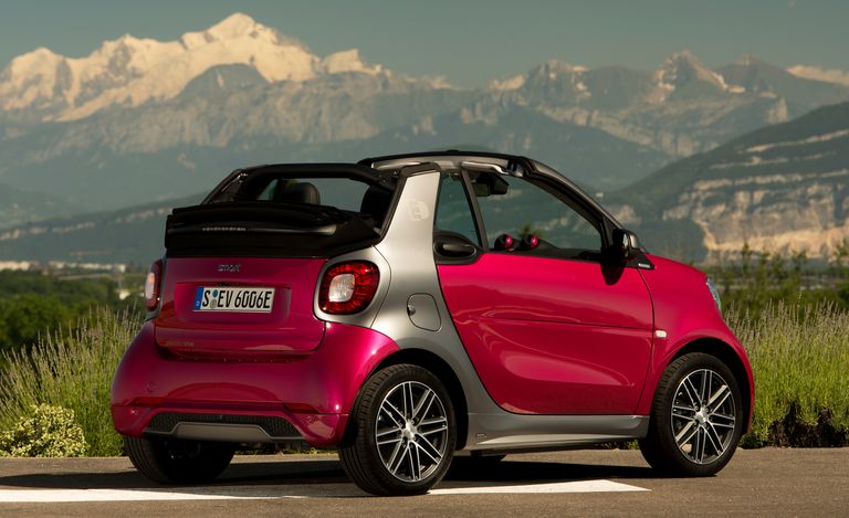 cum-den-sau-smart-electric-drive-cabriolet.jpg