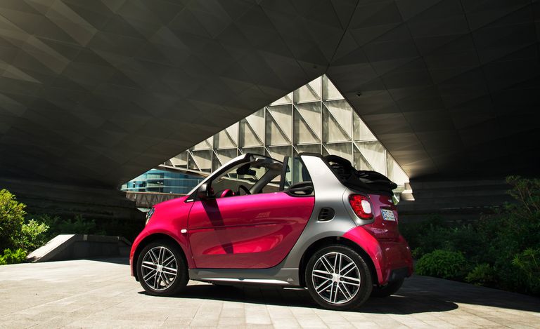 hong-xe-smart-electric-drive-cabriolet.jpg