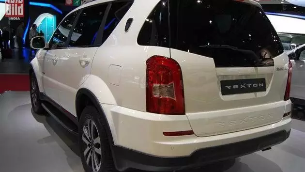 den-sau-ssangyong-rexton.jpg