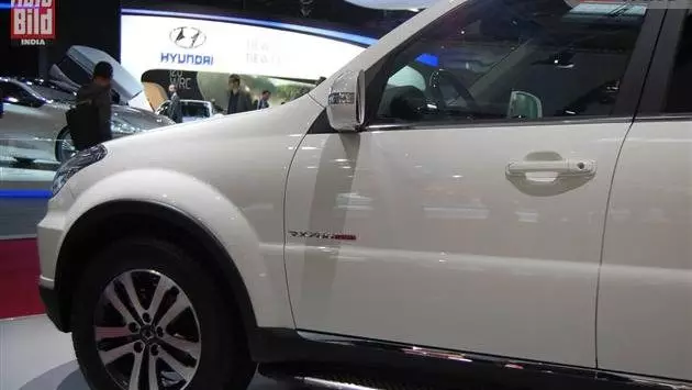 guong-chieu-hau-ssangyong-rexton.jpg