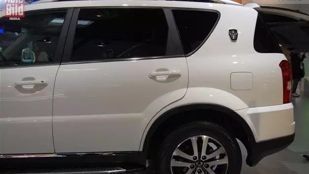 tay-nam-cua-ssangyong-rexton.jpg