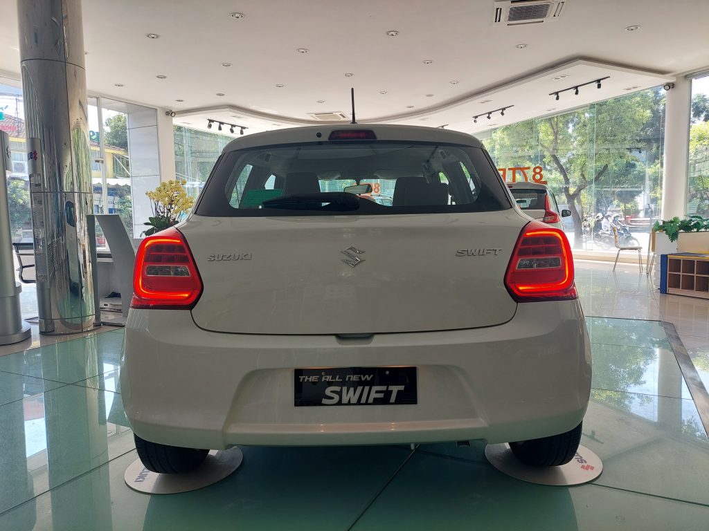 suzuki-swift-ngoai-that-tinbanxe-3.jpg