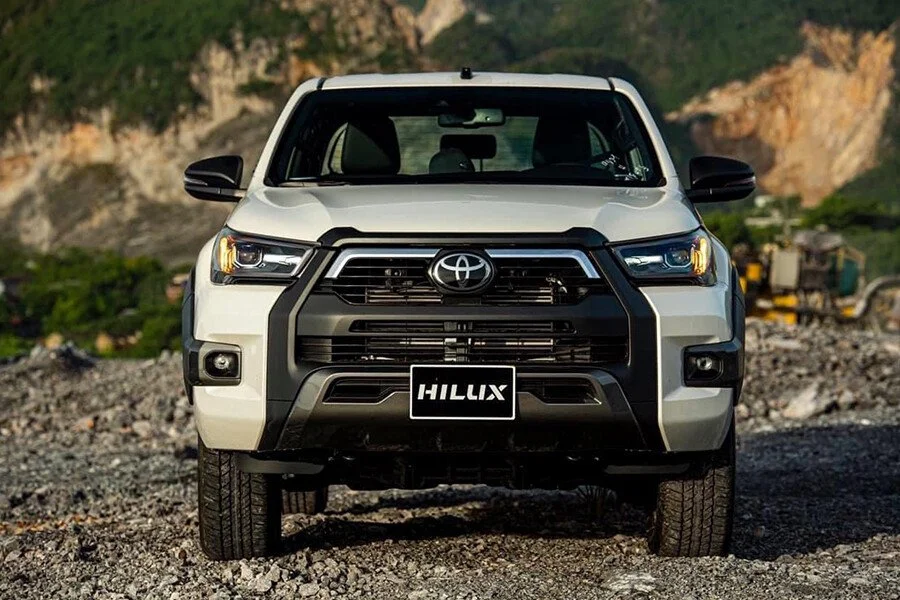 toyota-hilux-ngoai-that-tinbanxe-1.jpg