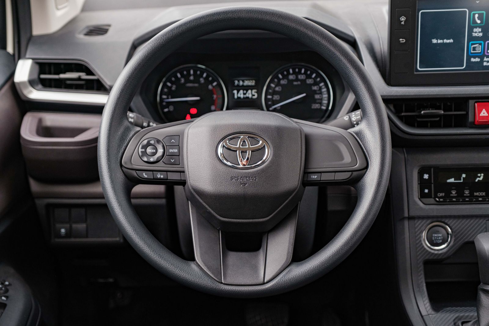 toyota-avanza-premio-noi-that-tinbanxe-2.jpg