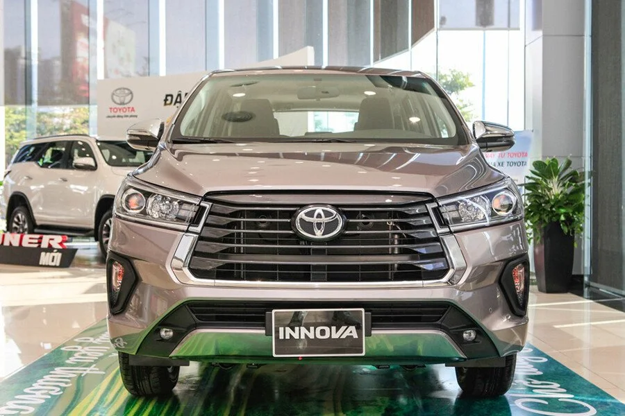 toyota-innova-venturer-ngoai-that-tinbanxe-1.jpg