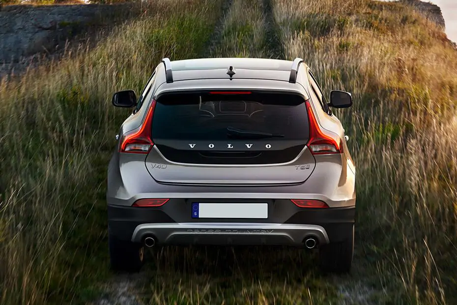 duoi-xe-volvo-v40.jpg