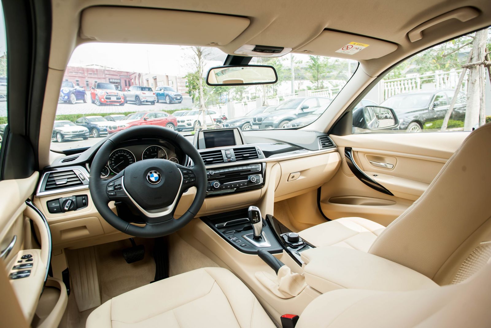 Gi%C3%A1-BMW-320i-9.jpg