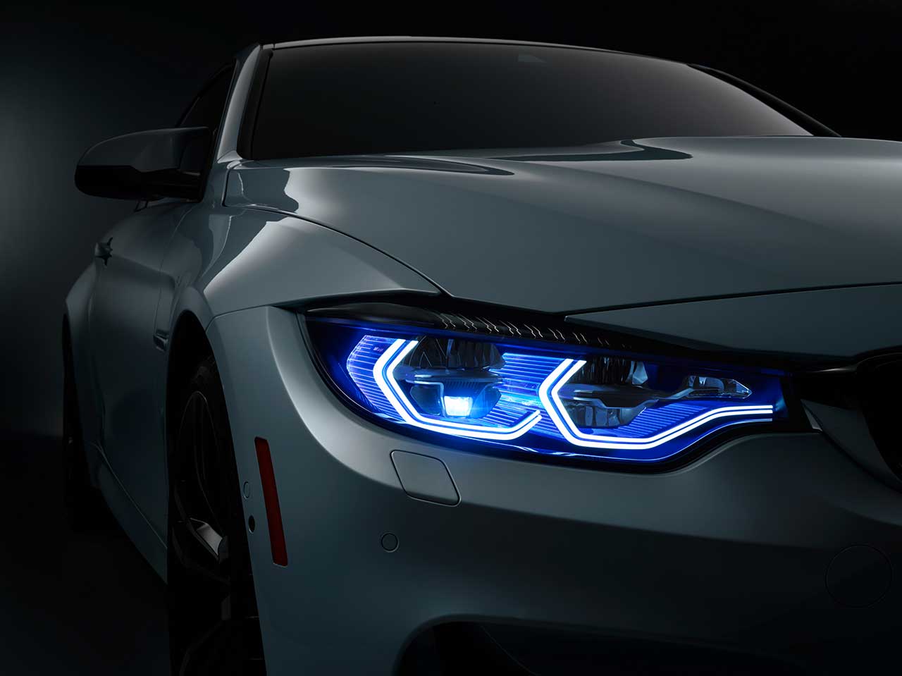 bmw-m4-iconic-lights-concept-anh-sang-ma-thuat-1.jpg