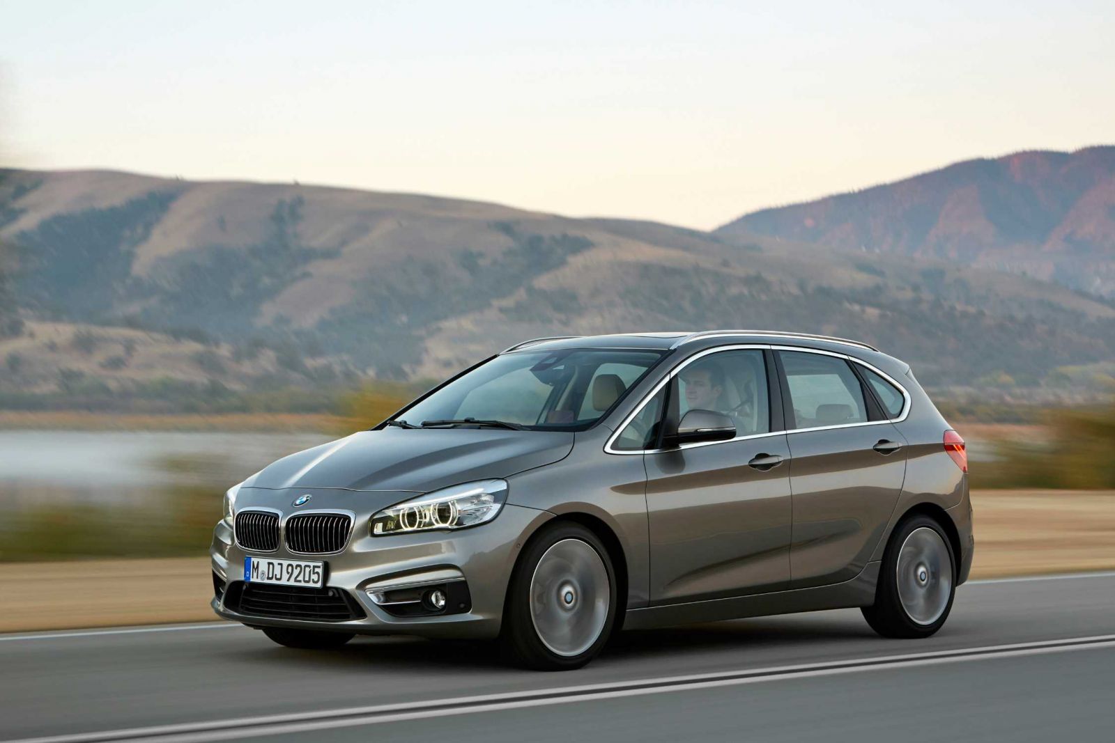 P90141691-the-bmw-2-series-active-tourer-02-2014-2249px.jpg