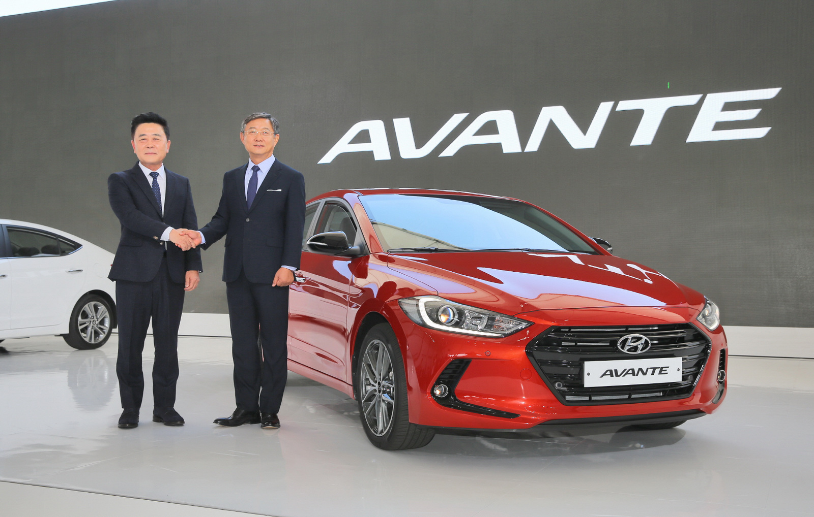 Normal-10092015041639730-Hyundai-Avante-1.jpg