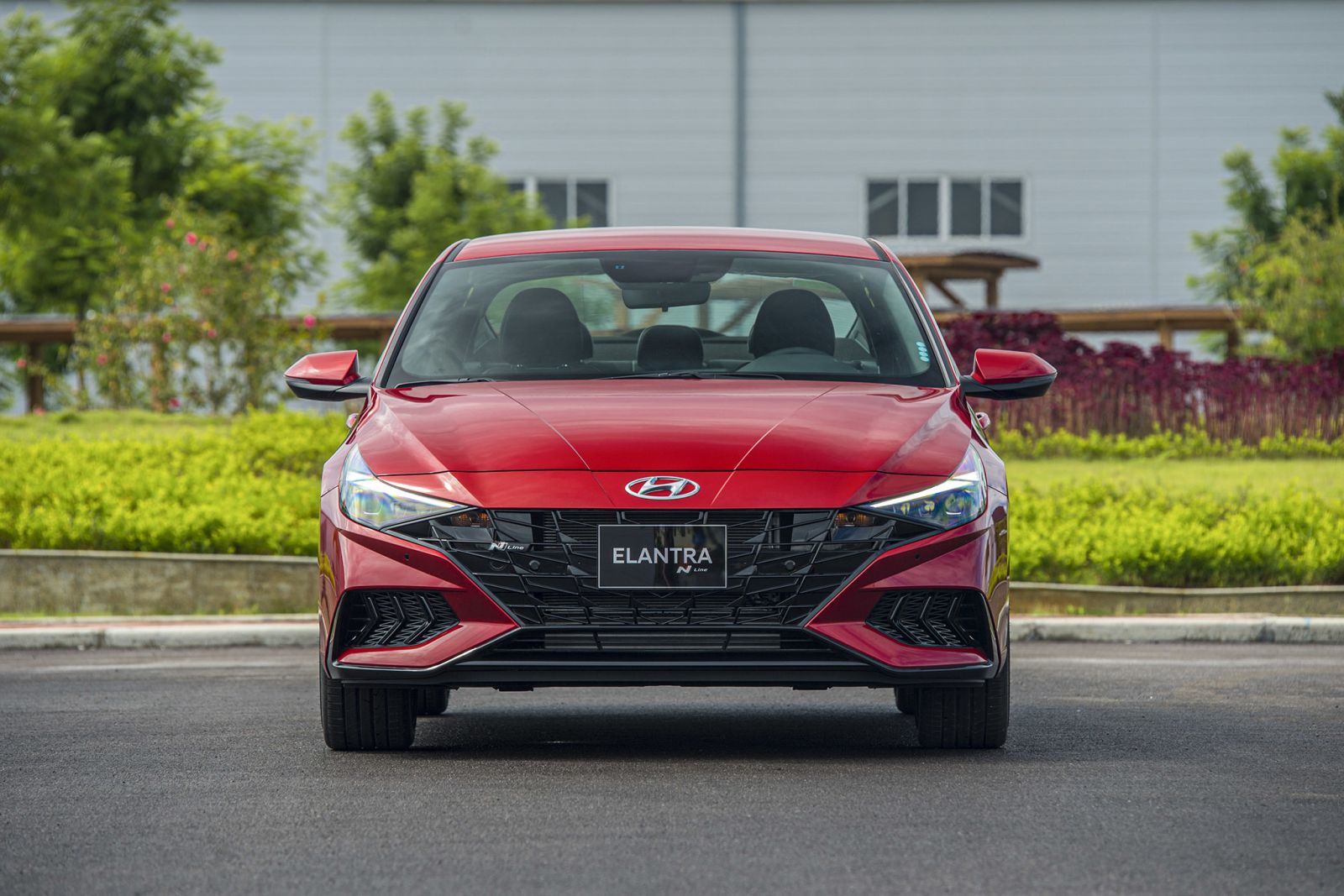 hyundai-elantra-ngoai-that-tinbanxe-1.jpg