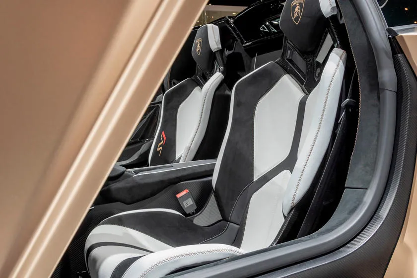 Lamborghini Aventador: Thông số, Bảng giá & Ưu đãi tháng 05/2023